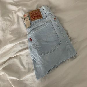 NWT Levi’s High-Rise Shorts